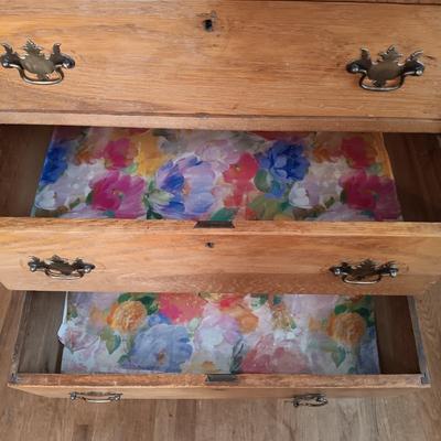LOT 149: Vintage Chest of Drawers w/Mirror