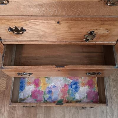 LOT 149: Vintage Chest of Drawers w/Mirror