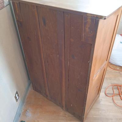 LOT 149: Vintage Chest of Drawers w/Mirror