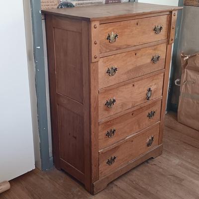 LOT 149: Vintage Chest of Drawers w/Mirror