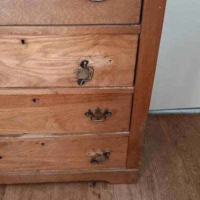 LOT 149: Vintage Chest of Drawers w/Mirror