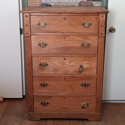 LOT 149: Vintage Chest of Drawers w/Mirror