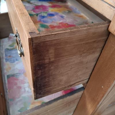 LOT 149: Vintage Chest of Drawers w/Mirror