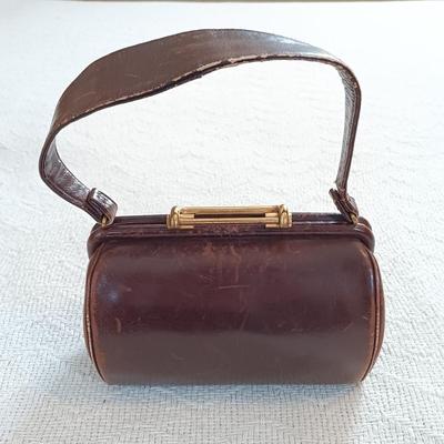 LOT 151: Vintage Merrimac Merri-Soie , Shari Brett & Sears Millinery Hat Collection, Bienen Davis 1950s Brown Barrell Purse &...