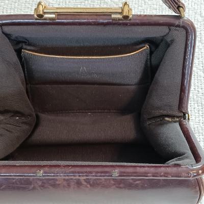 LOT 151: Vintage Merrimac Merri-Soie , Shari Brett & Sears Millinery Hat Collection, Bienen Davis 1950s Brown Barrell Purse &...