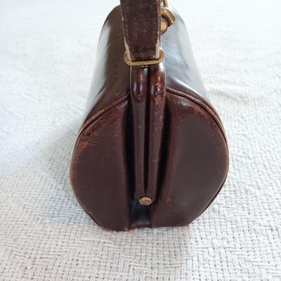 LOT 151: Vintage Merrimac Merri-Soie , Shari Brett & Sears Millinery Hat Collection, Bienen Davis 1950s Brown Barrell Purse &...