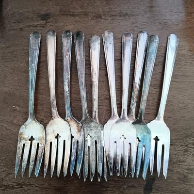 LOT 158: Unique Glass Colbalt Blue Beverage Stirrers Flatware, Vintage Souvenir Spoons, Vintage Folk Art Uncle Sam Tin Metal Shelf Sitter...