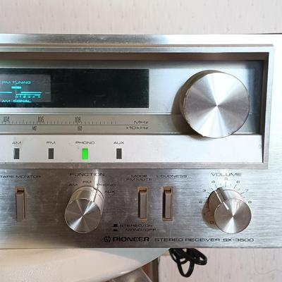 LOT 162: JVC Stereo Cassette Deck TD-W222 with Pioneer SX-3500 Stereo Receiver