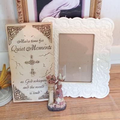 LOT 217: Shabby Chic Home Decor: Lamp, Pictures Frames, Crocheted Doilies & More