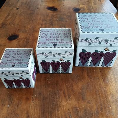 LOT 220: Harvest Time Collection: "Calendar" Throw Blanket, Leaf Platter Home Interior Pilgrim Figurine, Lazy Susans & More