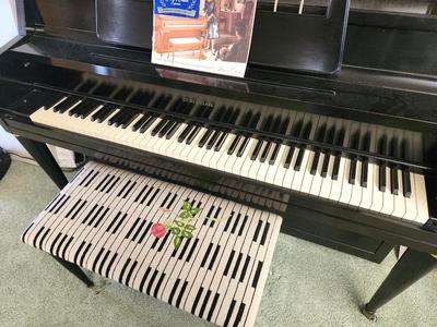 Lot #93 Vintage MCM Strong & Clark Style #57 Malabar Console Piano w/Needlepoint Stool