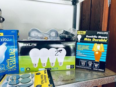VARIETY OF LIGHT BULBS