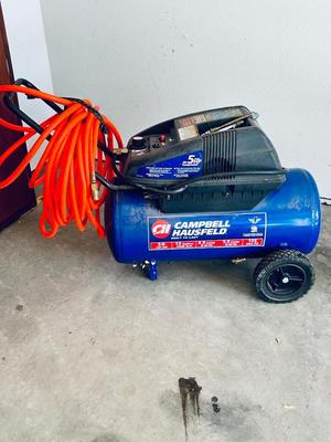 CAMPBELL HAUSFELD 13 GALLON AIR COMPRESSOR WITH AIR CHUCKS AND HOSE