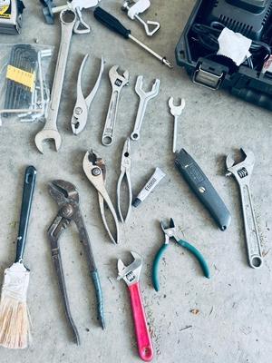 DEWALT CORDLESS DRILL, HAND TOOLS AND HARDWARE