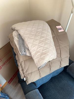 Sale Photo Thumbnail #687: U100-Recliner lift chair w/extras