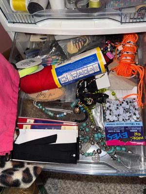 Sale Photo Thumbnail #813: U133-Sewing bundle