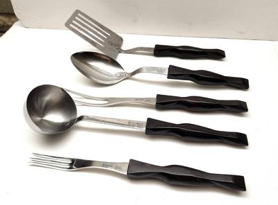 Lot 128 - Lot of CUTCO Kitchen Implements - 5 pieces