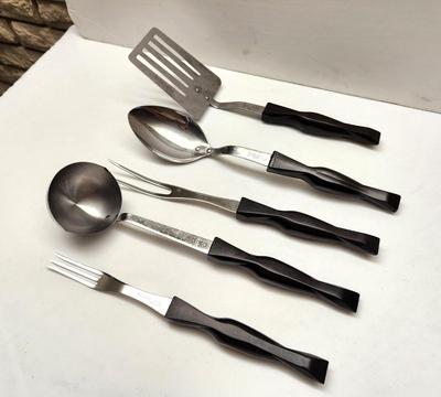 Lot 128 - Lot of CUTCO Kitchen Implements - 5 pieces