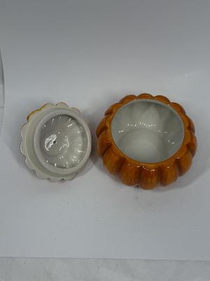 Vintage 2 pc Ceramic Pumpkin with lid Cookie Jar or Candy Jar by David’s Cookies