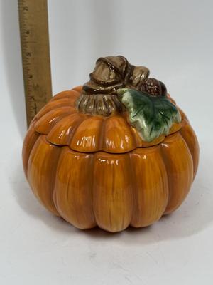 Vintage 2 pc Ceramic Pumpkin with lid Cookie Jar or Candy Jar by David’s Cookies