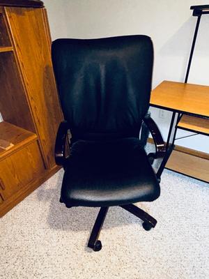 COMPUTER DESK AND OFFICE CHAIR