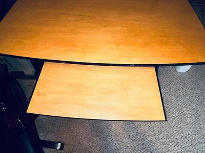 COMPUTER DESK AND OFFICE CHAIR