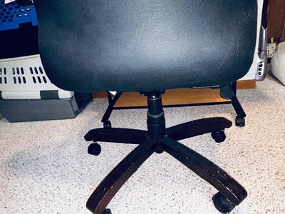 COMPUTER DESK AND OFFICE CHAIR