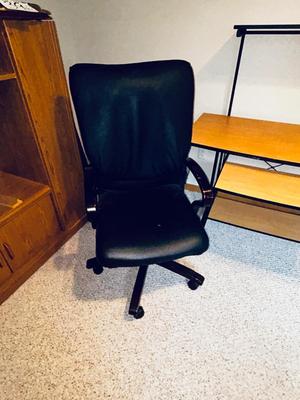 COMPUTER DESK AND OFFICE CHAIR