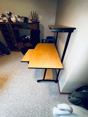 COMPUTER DESK AND OFFICE CHAIR