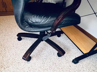 COMPUTER DESK AND OFFICE CHAIR