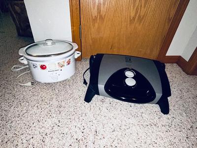 GEORGE FOREMAN GRILL AND A MEDIUM CROCK POT