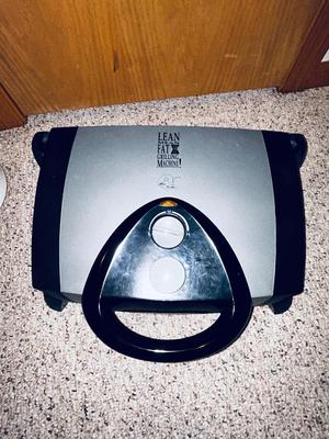 GEORGE FOREMAN GRILL AND A MEDIUM CROCK POT