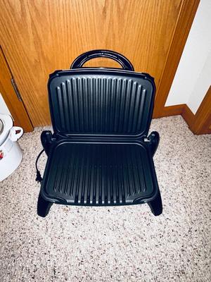 GEORGE FOREMAN GRILL AND A MEDIUM CROCK POT