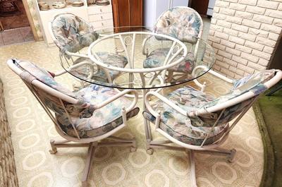 Lot #155 Douglass Furniture Company 1970's Eat-in Kitchen Dining Set