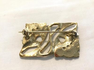 Beautiful Gold Tone Brooch