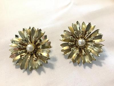 Gold Sunburst With Pearl Vintage clip on Earrings