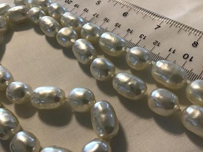 Beautiful Vintage Faux Pearl Necklace