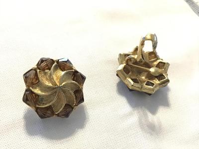 Brown Rhinestone Gold Tone Vintage Clip on Earrings