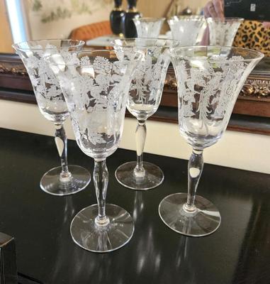 Lot #216 Lot of 4 Crystal Wine Glasses - Bird Motif