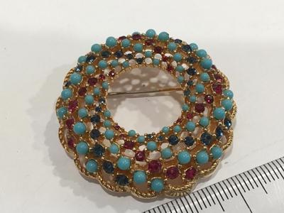Song of India wreath brooch