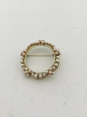 Gold tone round fashion pin