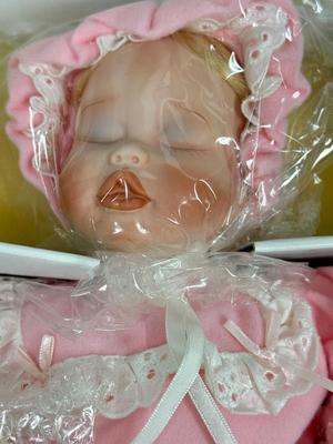 Edward M. Knowles 1989 Baby Book Treasures "Elizabeth's Homecoming" Doll