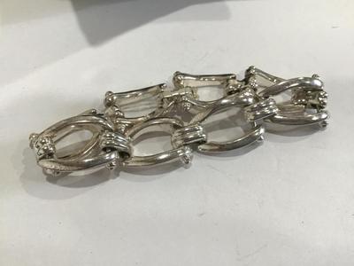 Silver Tone Link Bracelet Locking