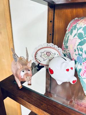 A WHOLE PENS WORTH OF PIGS