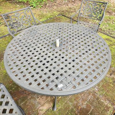 Hanamint Cast Metal Round Table 48" dia w 4 Chairs