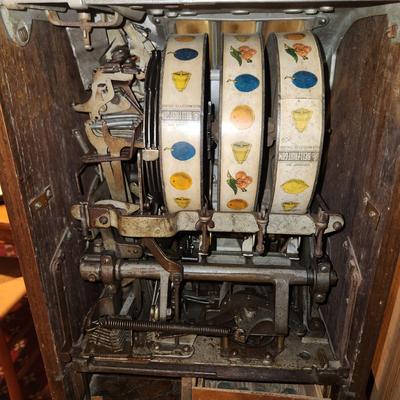 1929 Mills Poinsettia Slot Machine w Stand Working with keys Man Cave