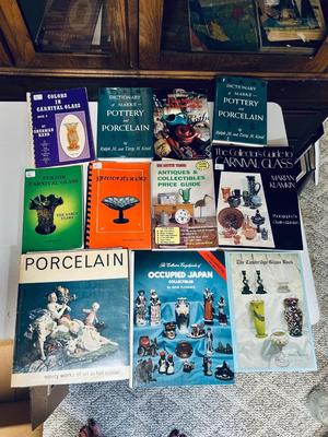 VARIOUS BOOKS ON ANTIQUES AND COLLECTIBLE GLASS