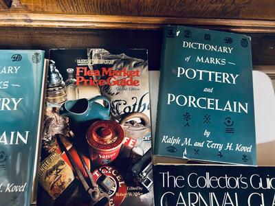 VARIOUS BOOKS ON ANTIQUES AND COLLECTIBLE GLASS