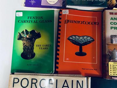 VARIOUS BOOKS ON ANTIQUES AND COLLECTIBLE GLASS