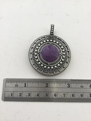 Beautiful unmarked fashion necklace pendant